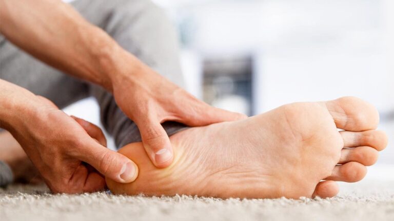 Dolor del talón al despertar o sin estar parado mucho tiempo